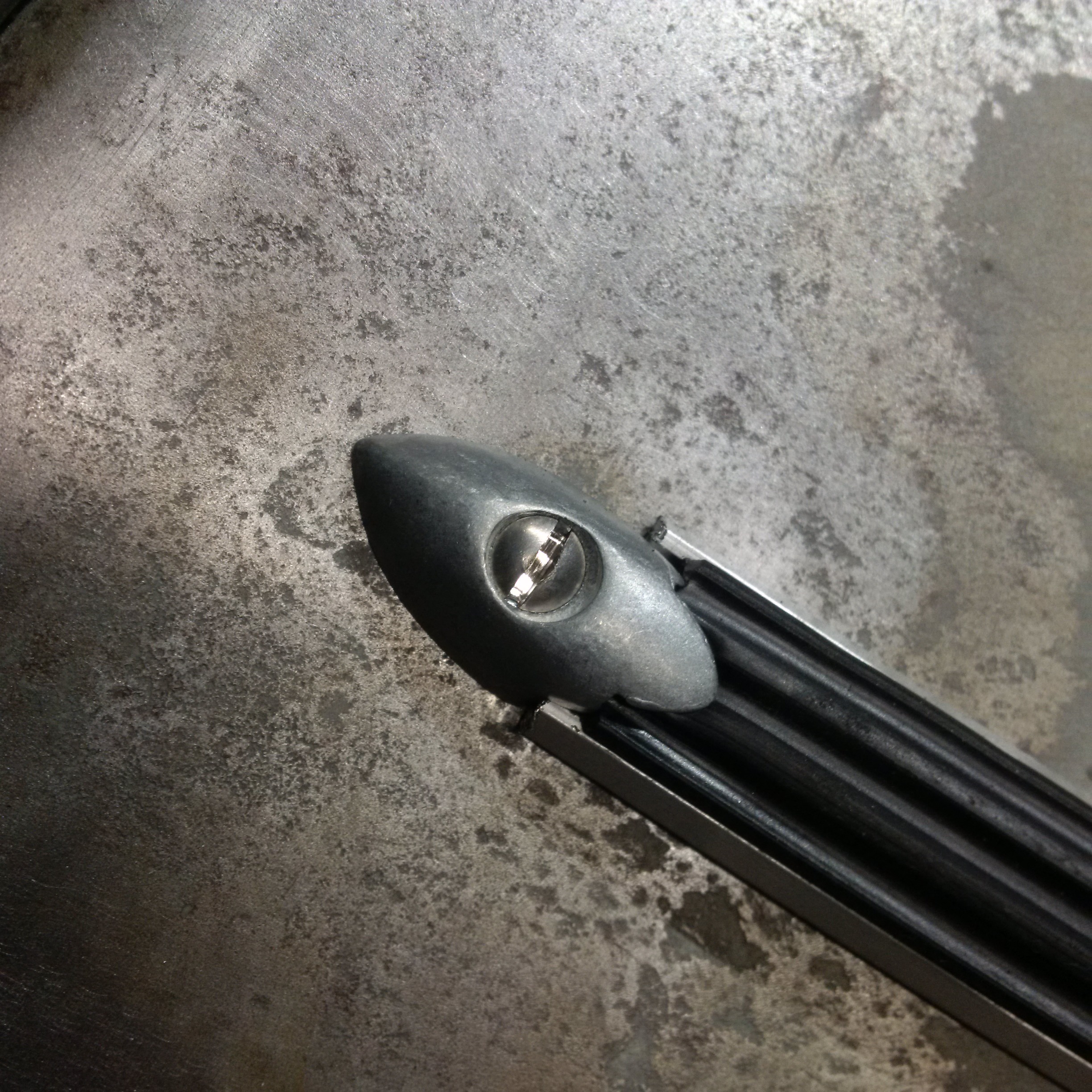 floor.rails.screw.jpg